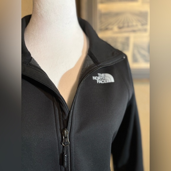 The North Face Soft Shell Jacket - Picture 4 of 5